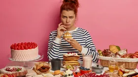 «Опиум XXI века»: врач Павлова объяснила, как распознать у себя зависимость от еды