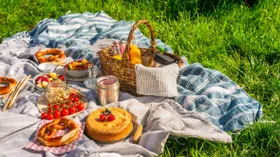 Как устроить романтический пикник: простые идеи, которые сделают свидание особенным