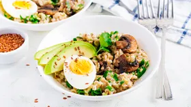 Никакой скучной овсянки: 7 рецептов каш на завтрак и обед от шеф-поваров