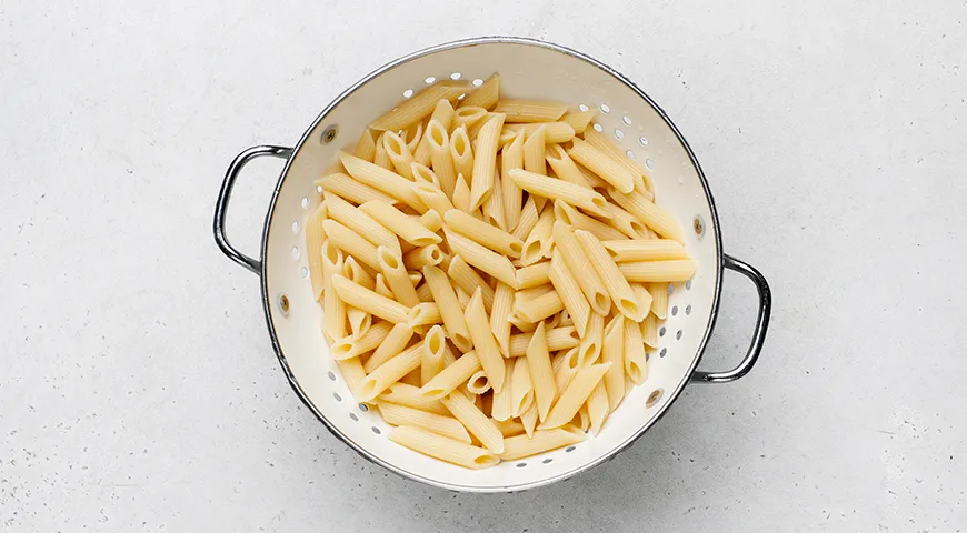 Макароны с курицей и овощами