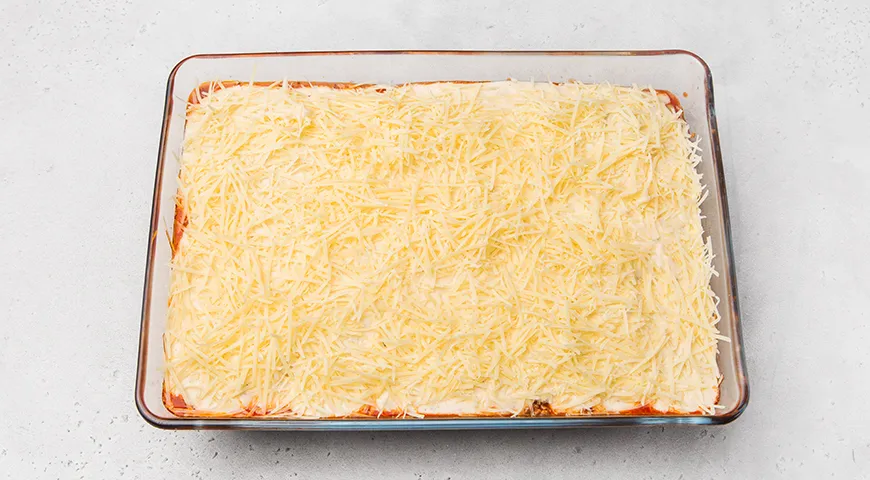 Каннеллони с фаршем под соусом бешамель