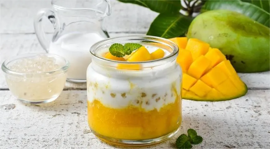 Классический азиатский десерт — манго саго