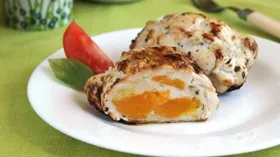 Рулетики с курицей и абрикосом