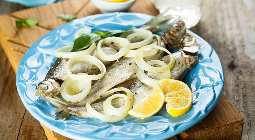 Ряпушка с луком и лимонным соком