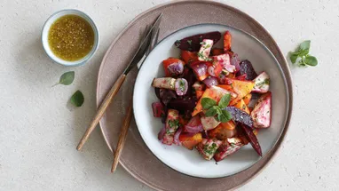 Салат с кукурузой и солеными огурцами