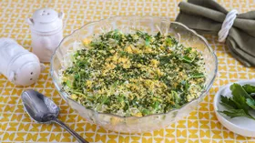 Слоеный салат с тунцом и крабовыми палочками