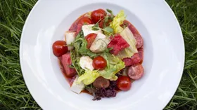 Простые рецепты с фруктами и сыром Моцарелла