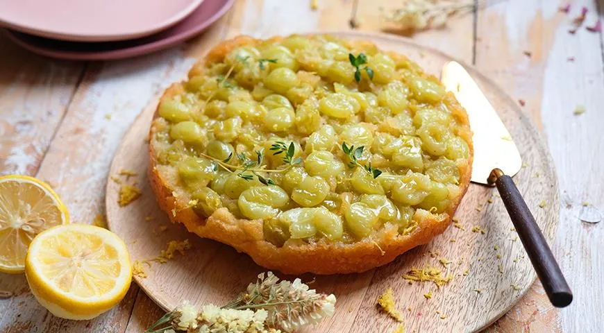 Рецепт шарлотки с виноградом кишмиш