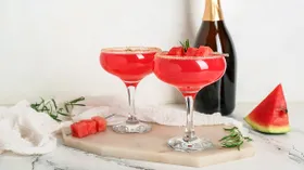 Коктейль из арбуза и шампанского