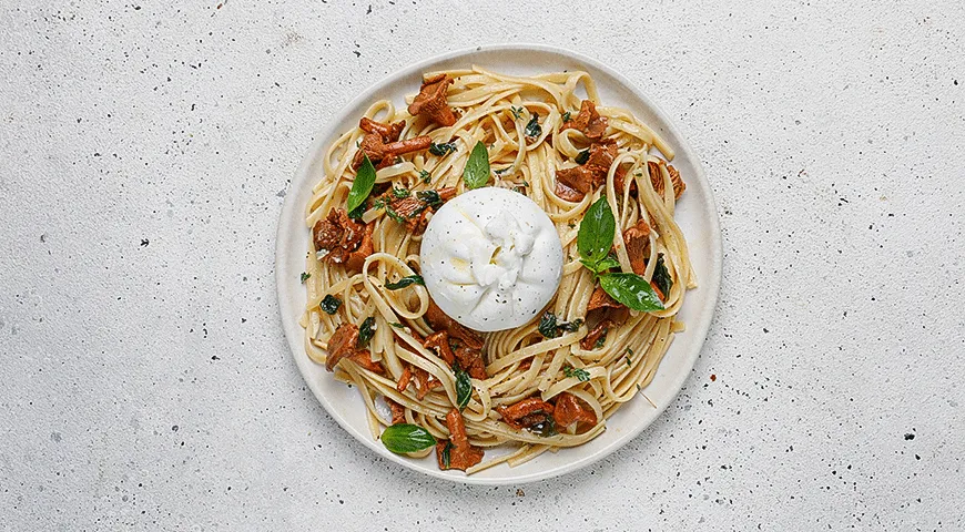 Паста с лисичками