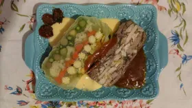 Террин из мяса конфи с террином 7 овощей под соусом холландес