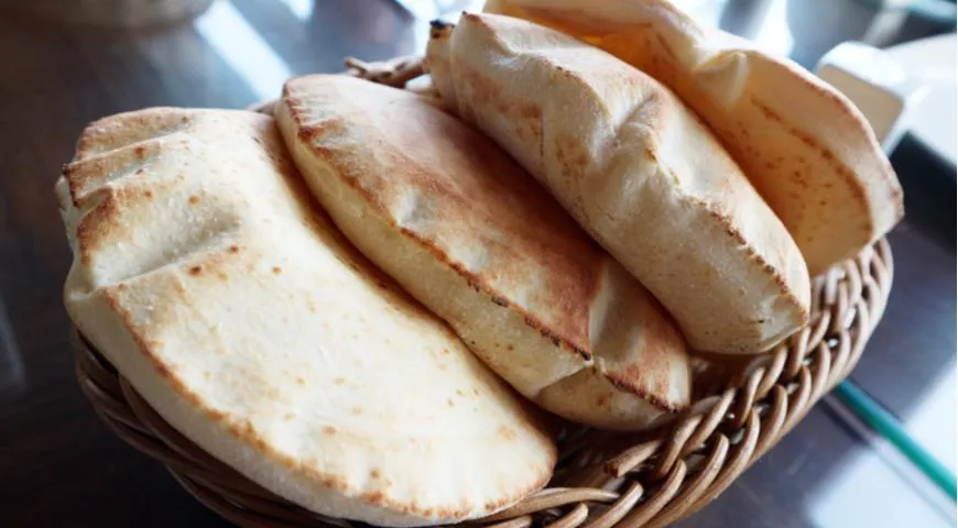 Пита, лепешка с кармашком