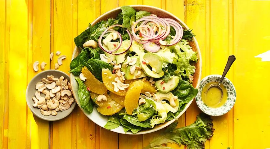 Салат с авокадо, апельсинами и орехами, пошаговый рецепт с фото