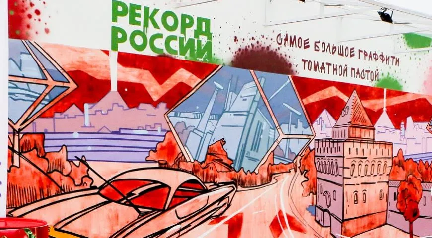 В России нарисовали самое большое граффити томатной пастой 