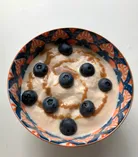 Десерт из ряженки с голубикой