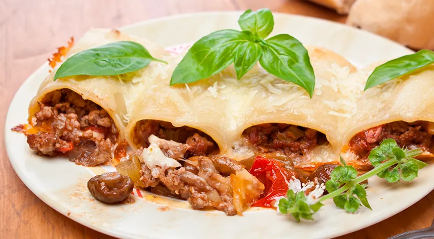 Паккери, фаршированные мясом, грибами и овощами