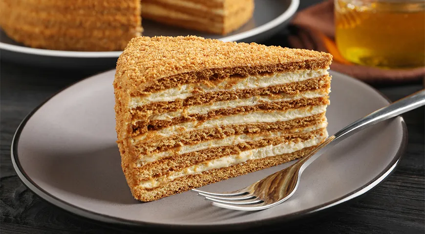 Торт «Медовик», фото Shutterstock
