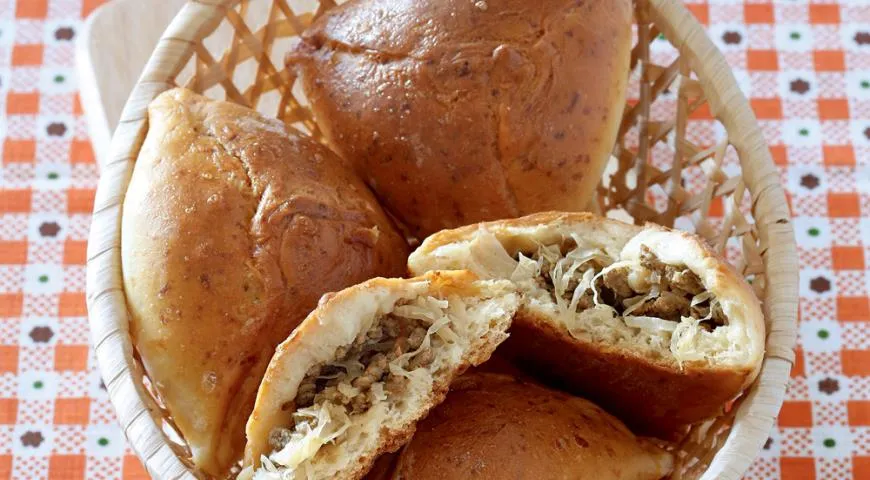 Бирокс, пирожки с капустой и мясом