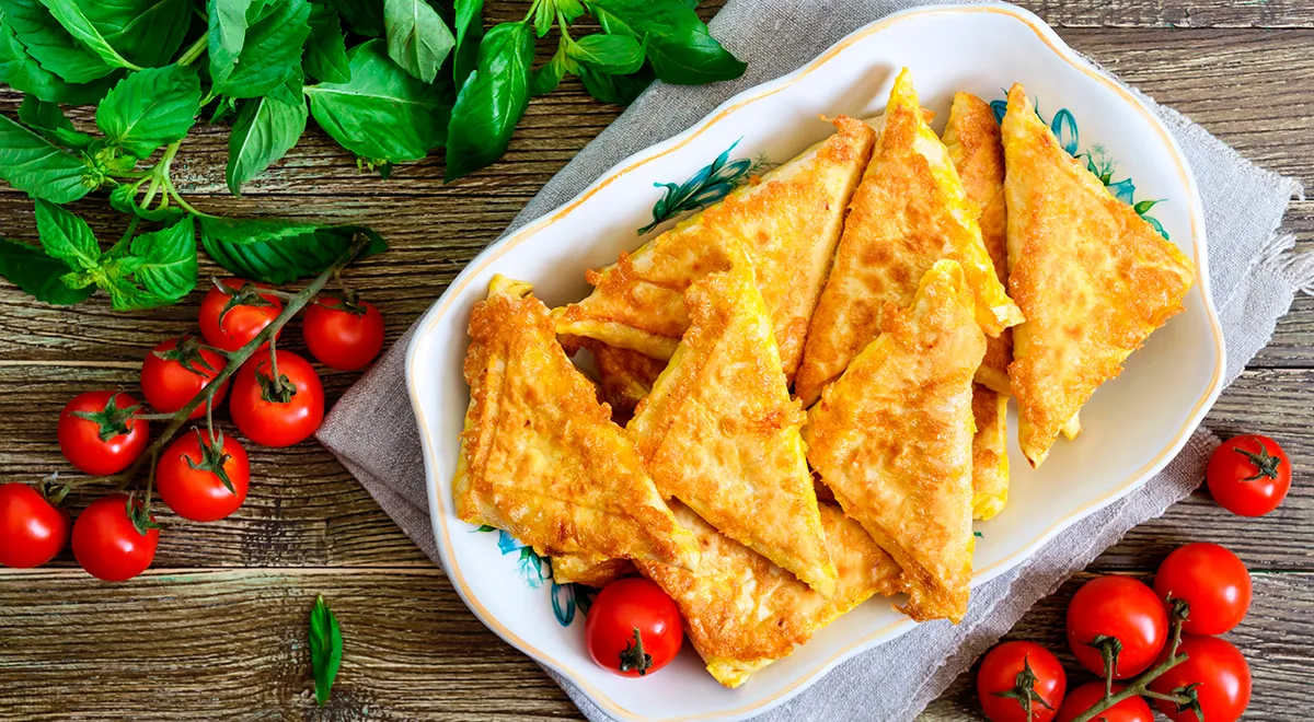 Конвертики из лаваша с сыром и колбасой