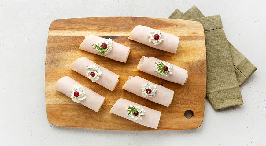 Рулетики из ветчины Кампана с творожным сыром