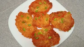 Луковые котлеты, тушенные в томатном соке