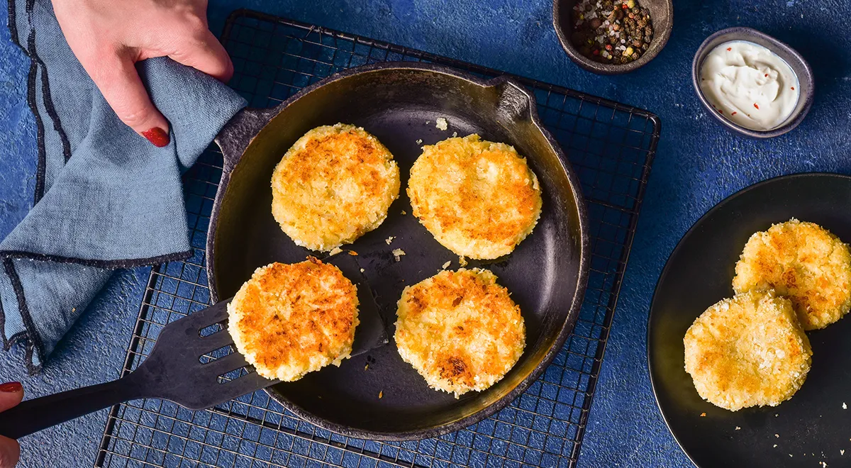 Жареная куриная печень с яблоками и сладким перцем