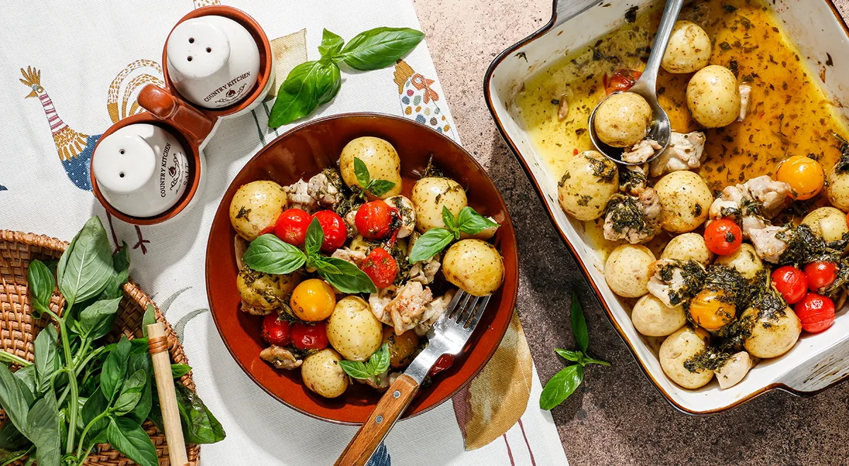 Рецепт молодого картофеля с курицей в духовке