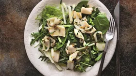Рецепты с продукцией пчеловодства, морепродуктами и салатом