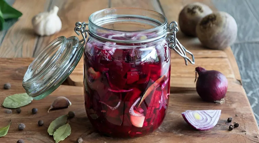 Маринованная свекла в банке