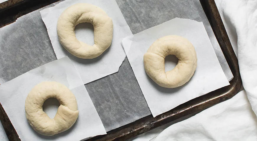 Процесс расстойки бейглов занимает 60 минут