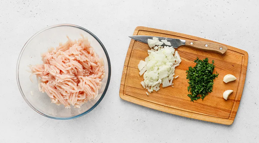 Чебуреки из капусты с куриным фаршем