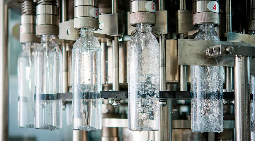 Критериями для классификации газированной воды являются метод насыщения ее углекислым газом и происхождение исходной воды