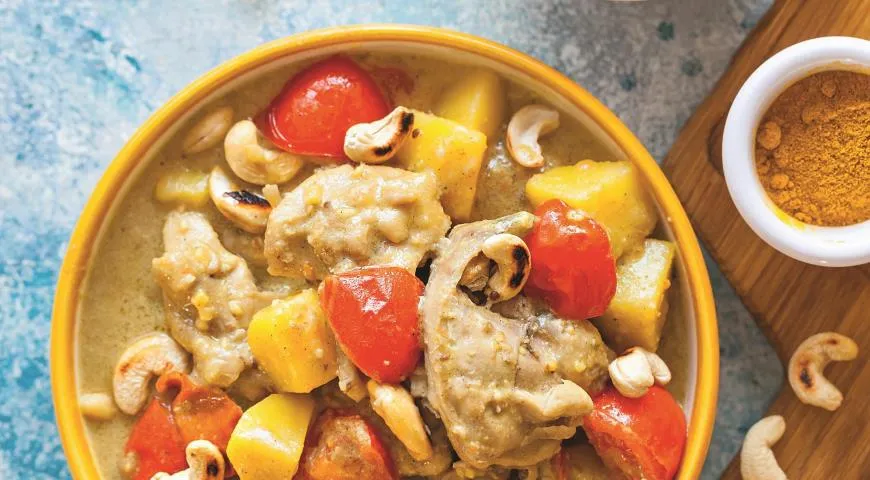 Карри из курицы с кешью