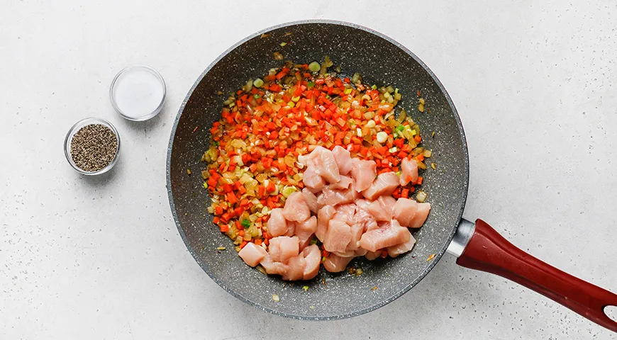 Тяхан с курицей и овощами