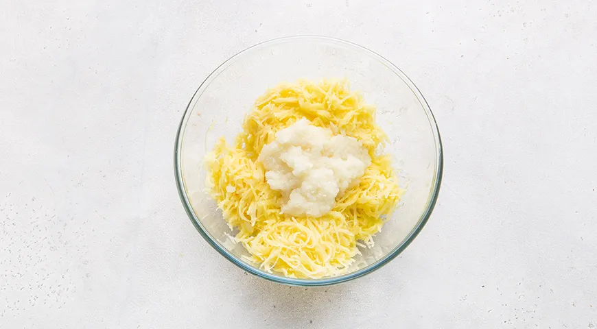 Домашние драники с колбасой и сыром