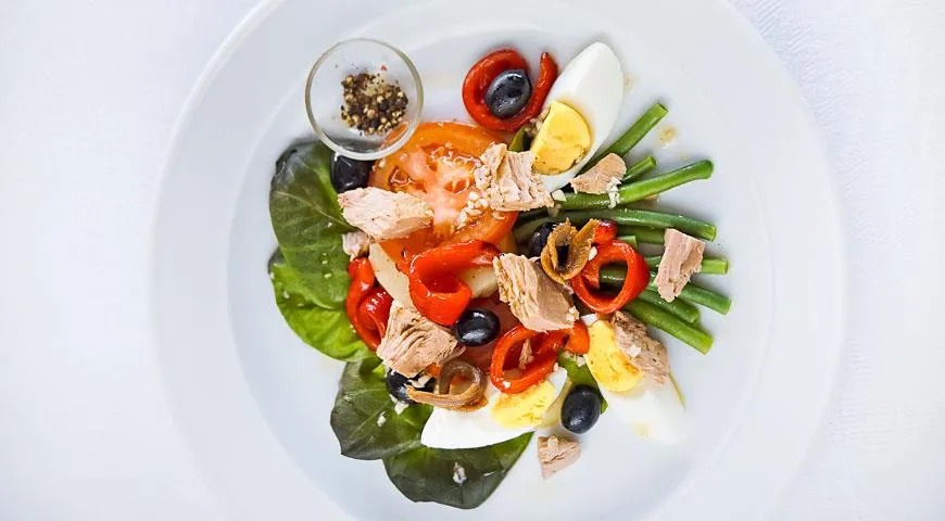 Салат Нисуаз с анчоусами