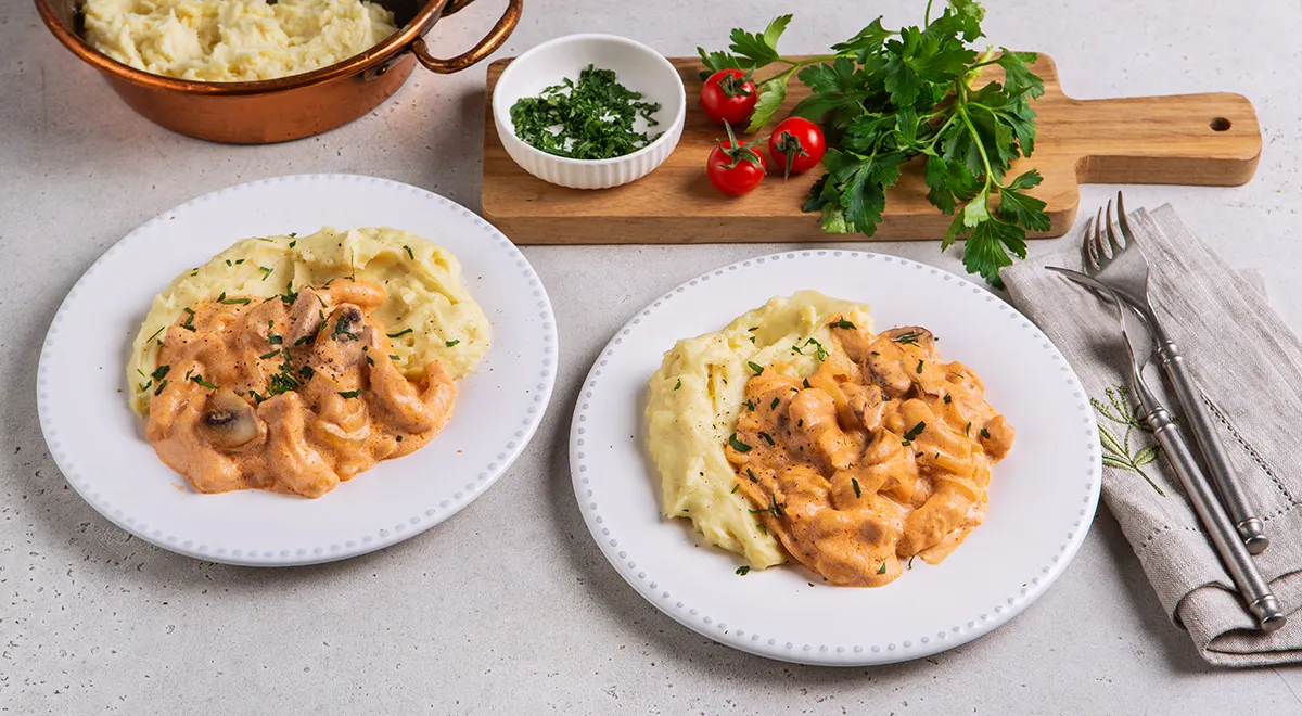 Бефстроганов из индейки с грибами в сливочном соусе