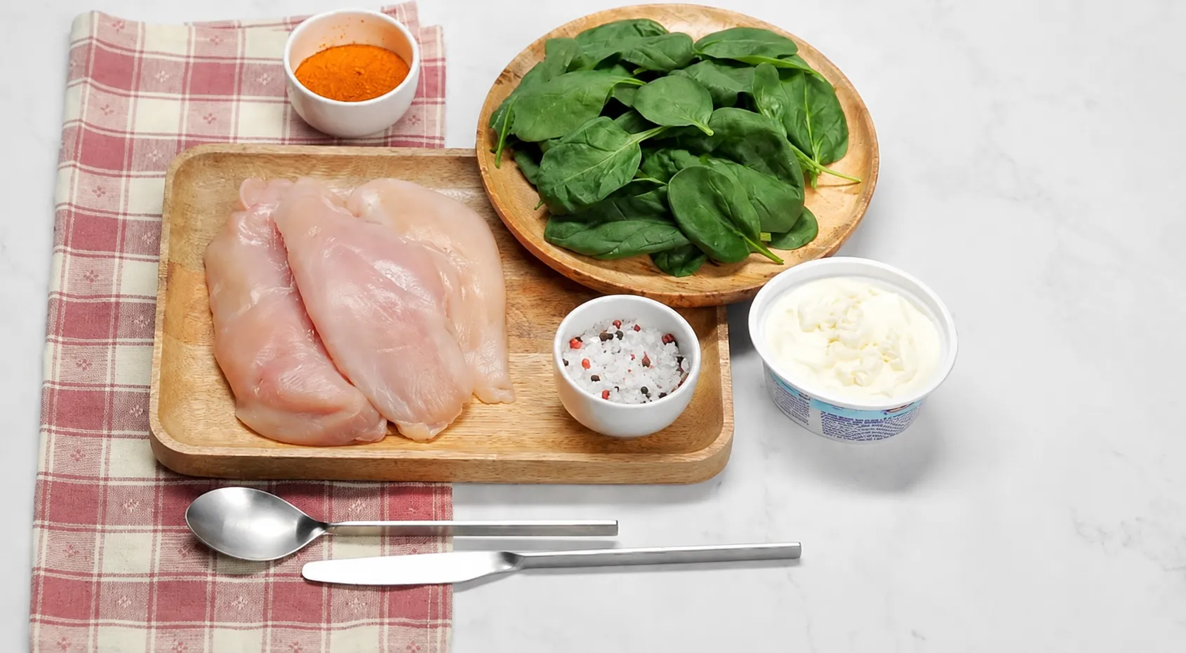 Грудка куриная со шпинатом и творожным сыром
