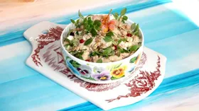 Салат с тунцом, фасолью, семечками и с майонезом