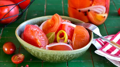 Заправка в томатном соусе с морковкой и перцем на зиму