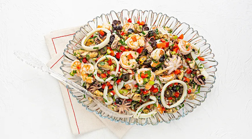 Теплый салат из морепродуктов по-итальянски 