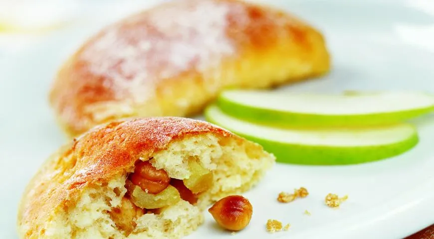 Яблоки в конвертиках из творожного теста