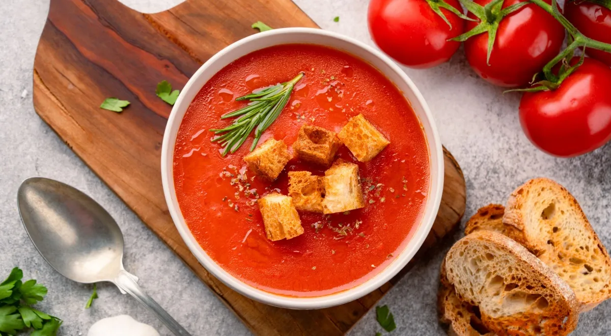 Вкус и свежесть в каждой ложке: шеф-повара раскрывают секреты летних низкокалорийных супов