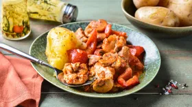 Куриный паприкаш с грибами по-венгерски