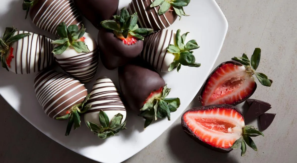 Пасхальный кекс с клубникой