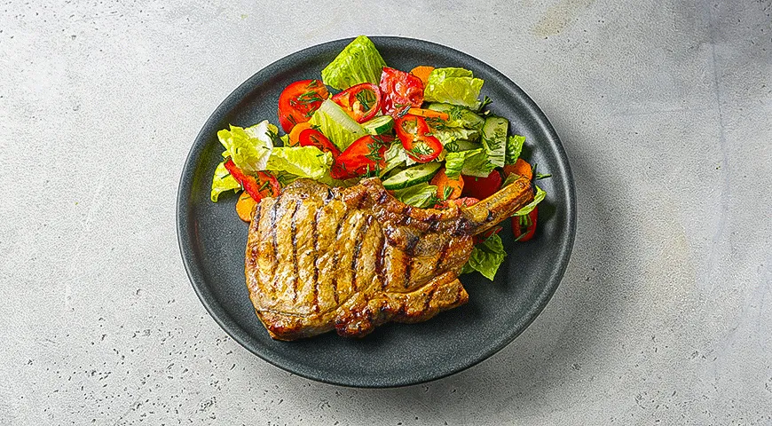 Свиной стейк в соево-медовом маринаде