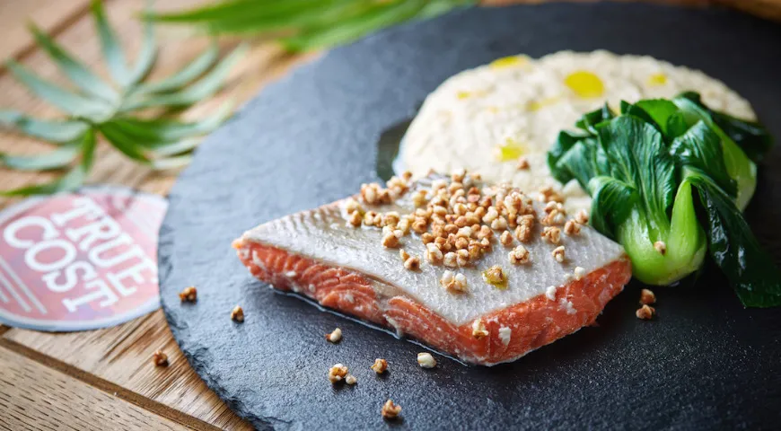 Рецепт нерки с пюре из сельдерея и попкорном из гречки