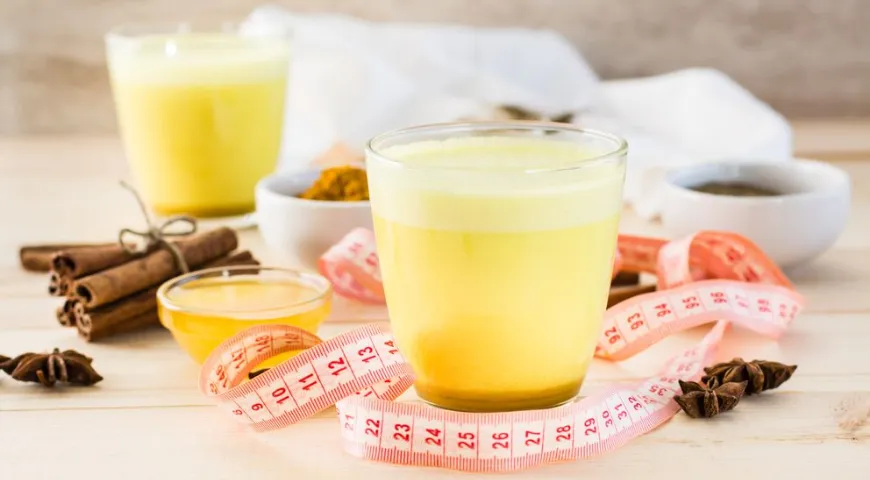 Куркума может помочь в избавлении от лишних килограммов, если сочетать ее употребление с коррекцией диеты и физической активностью