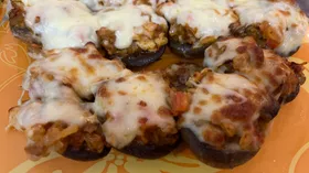 Шампиньоны под шапочкой