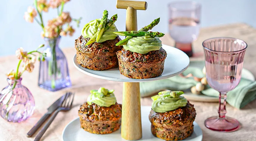 Закусочные маффины из киноа со шпинатом и миндалем
